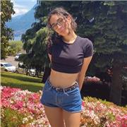 studentessa universitaria di turismo e comunità locale, diplomata al liceo linguistico (inglese, spagnolo e tedesco)